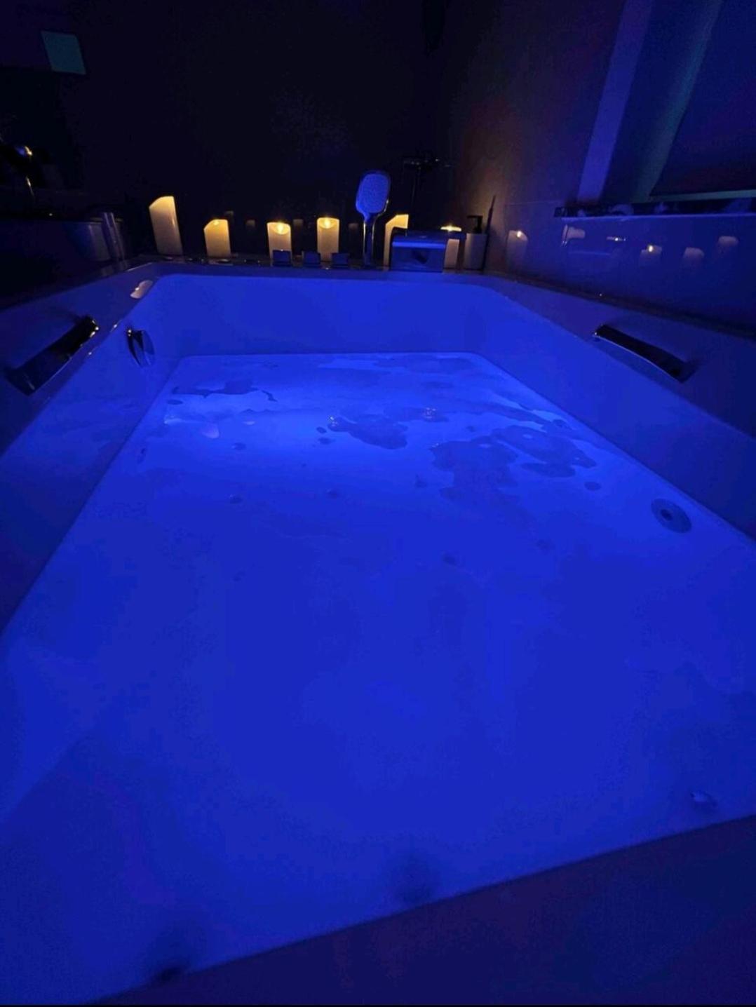 בריסל Sublime Appartement Calme Cosy & Jacuzzi מראה חיצוני תמונה